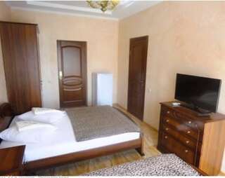 Гостиница Visantia Дивноморское  Двухместный номер Делюкс с 1 кроватью или 2 отдельными кроватями и балконом-14